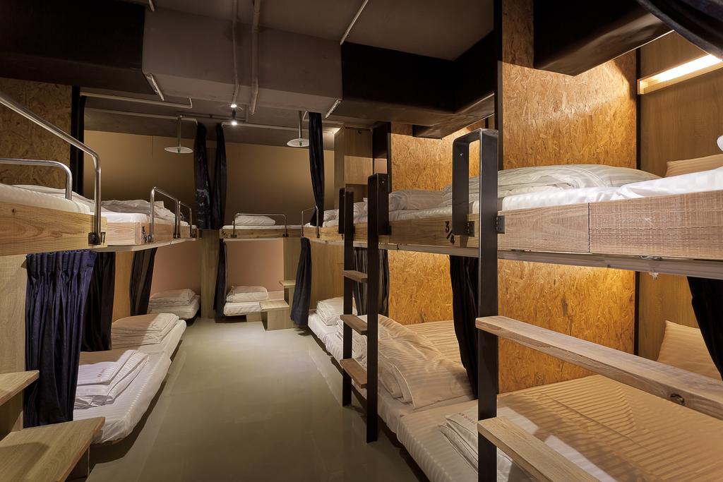 Single Bed in Mixed Dormitory Room